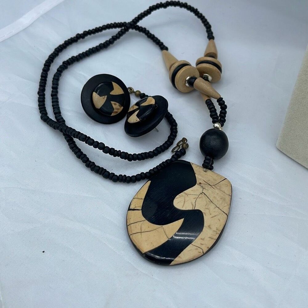 Vintage 80’s90’s necklace earrings set